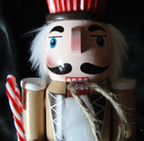 CASCANUECES TRADICIONAL DE MADERA 35 CM