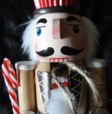 CASCANUECES TRADICIONAL DE MADERA 35 CM