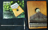 KALIMBA DE MADERA EN SU ESTUCHE CON INSTRUCCIONES Y MARTILLO DE AFINAR