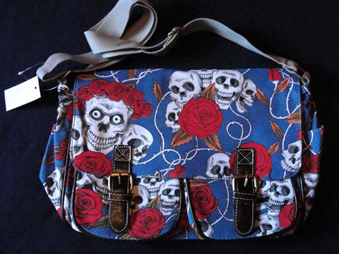 Bolso Calaveras y Rosas Azul Delante